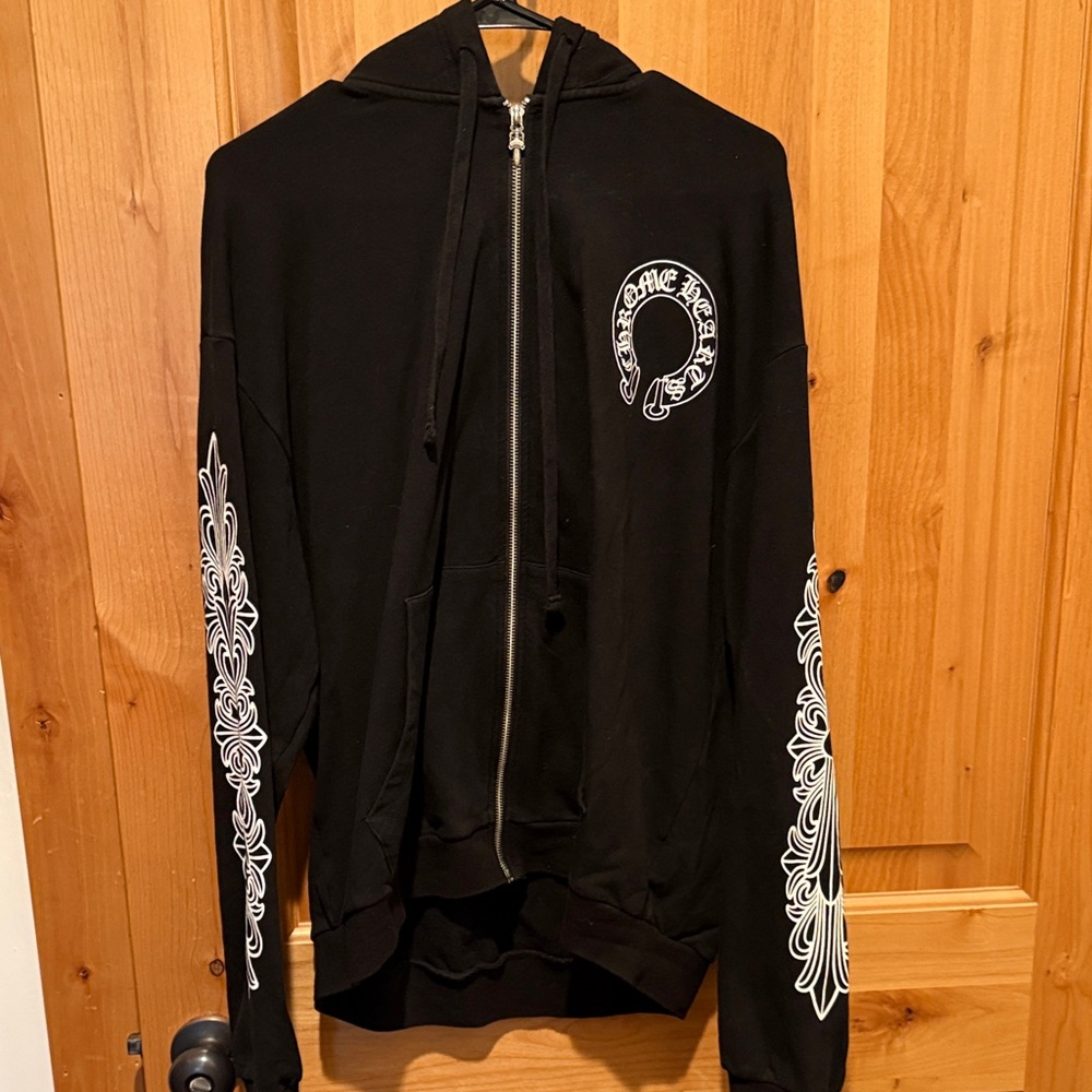 Chrome Hearts Men's Sweater
New style/ thinner
Used 8/10 condition